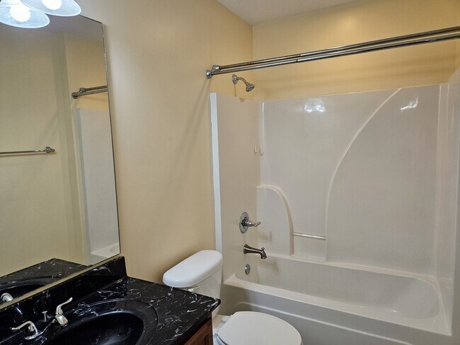 Building Photo - 550 Orchard Falls Dr