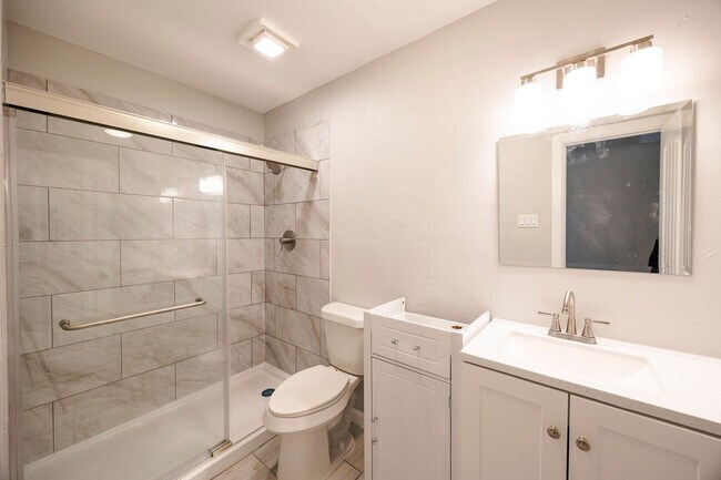 Building Photo - Beautifully remodeled single story home --3 bedrooms, 2 Full baths, and large Covered Patio with ...