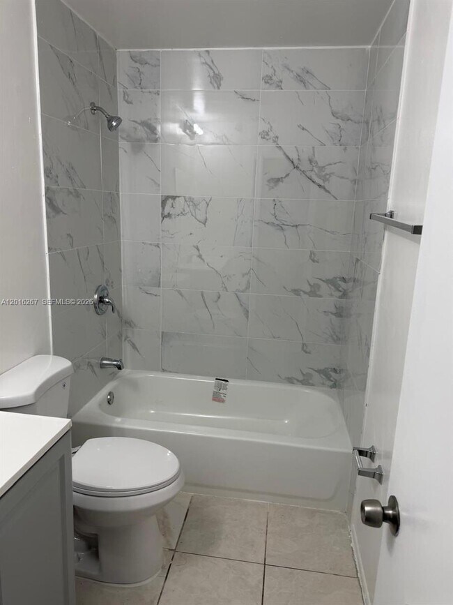 Building Photo - 3255 Coral Ridge Dr