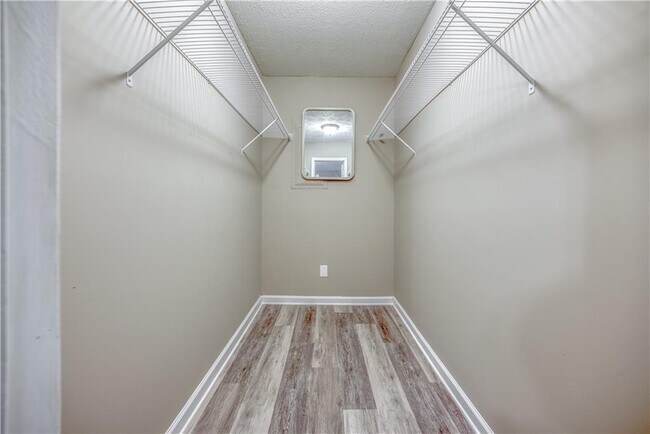 Building Photo - 130 Glory Ln