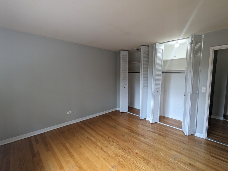 Building Photo - 502 W Briar Pl