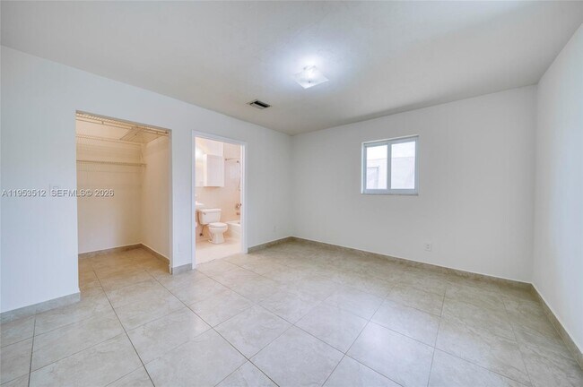 Building Photo - 9557 SW 40th Terrace