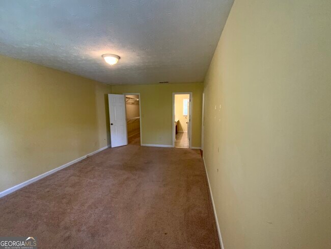 Building Photo - 5697 Grey Fox Cir