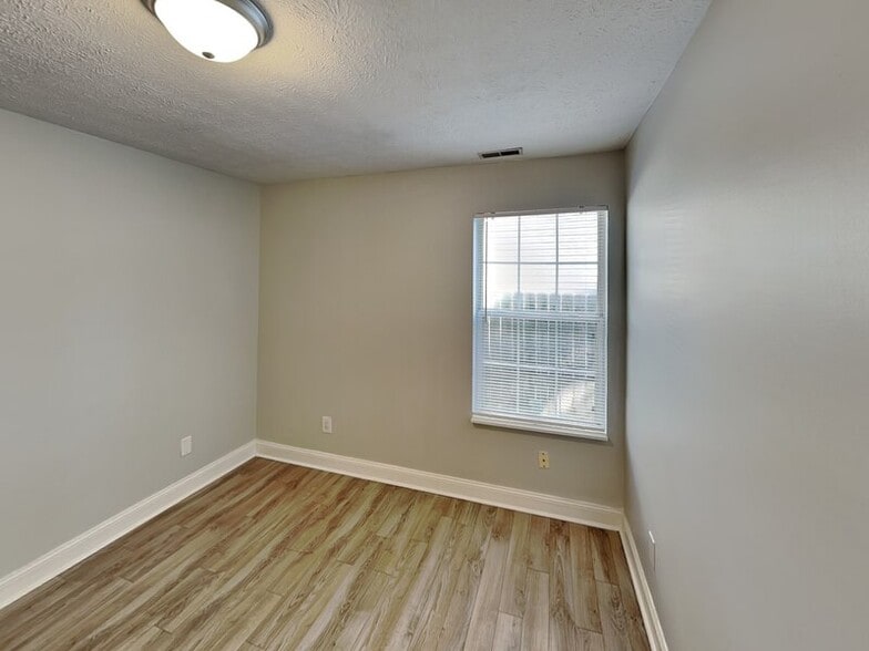 Building Photo - 6011 Tybalt Cir