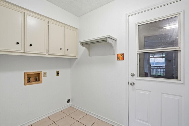 Building Photo - 306 Woodstone Dr