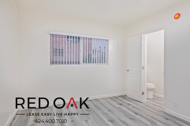 Building Photo - 440 1/2 S Wilton Pl-4