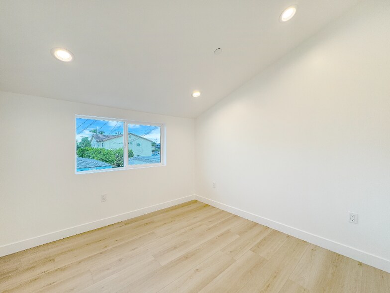 Building Photo - 4461 Farquhar Ave