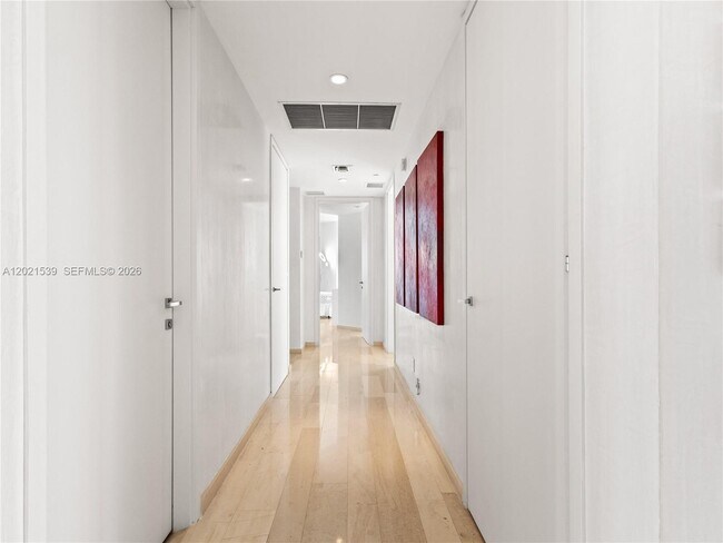 Building Photo - 1300 Brickell Bay Dr