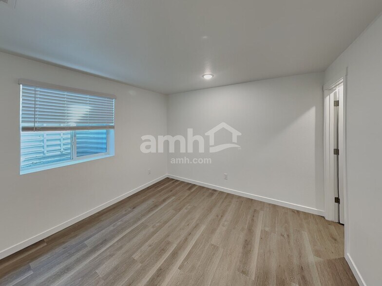 Building Photo - 23583 E 3rd Pl