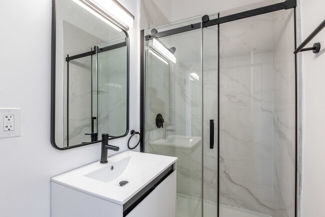 Building Photo - 3211 W Le Moyne St