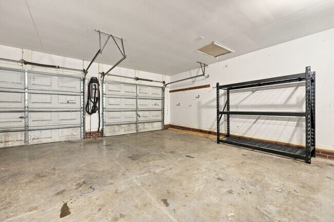 Building Photo - 570 Buchanan Rd
