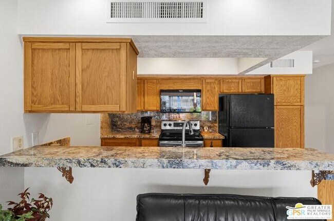 Building Photo - 1655 E Palm Canyon Dr