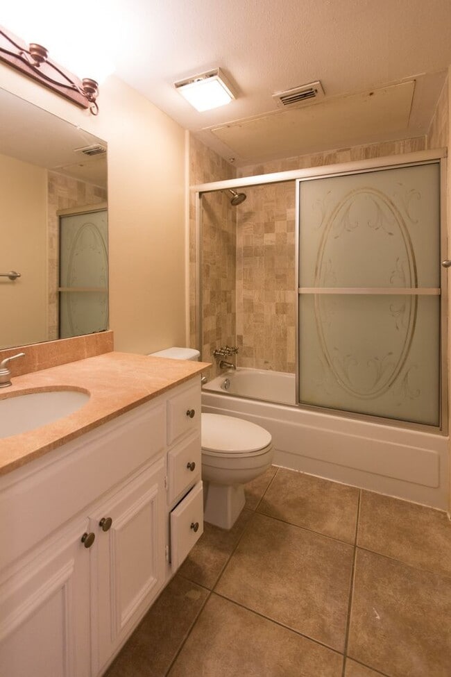 Building Photo - 2 Bedroom, 2 Bath Condo