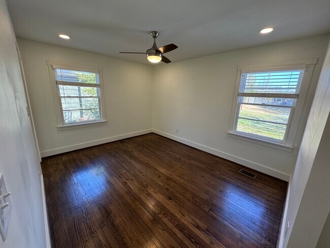 Building Photo - 432 Woodvale Ln