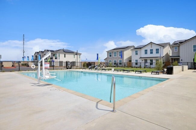 Building Photo - Beautiful Newer 3 Bedrooms 2.5 Baths Home with SOLAR!!!