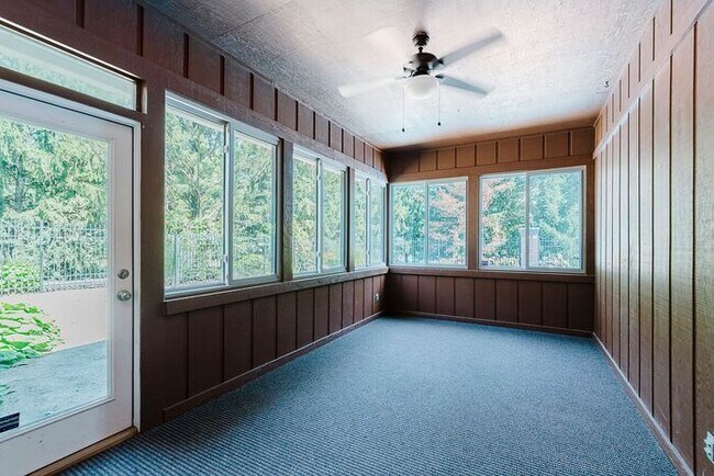 Building Photo - Large Executive Home in Carmel Schools