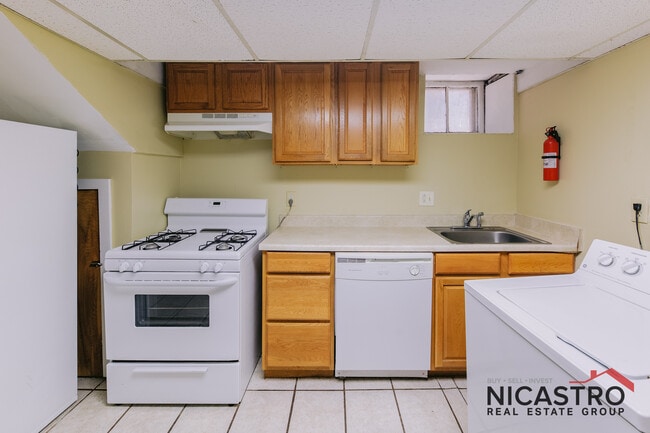 Building Photo - 182 E Lane Ave