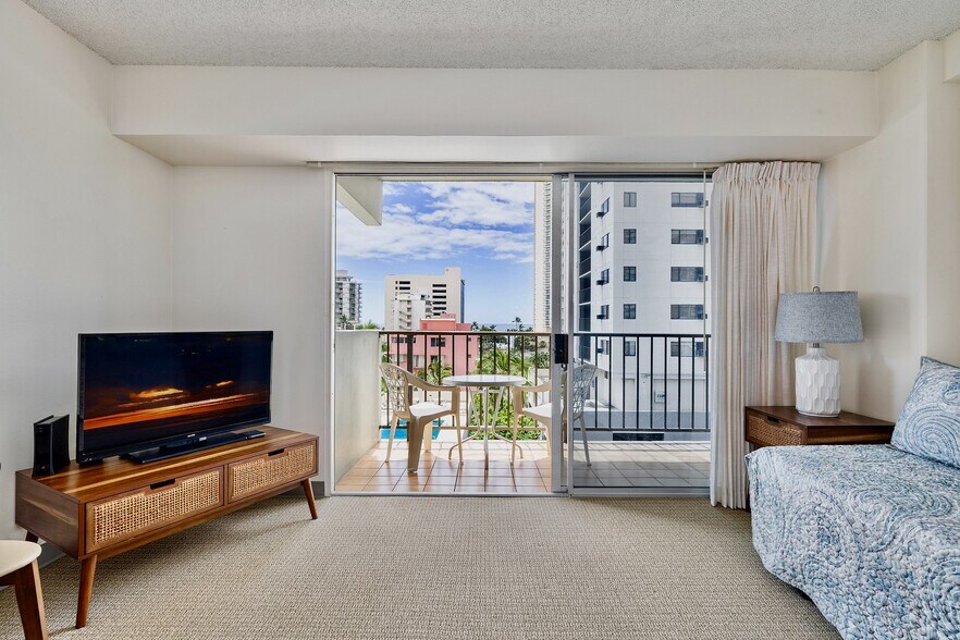 Building Photo - 2440 Kuhio Ave