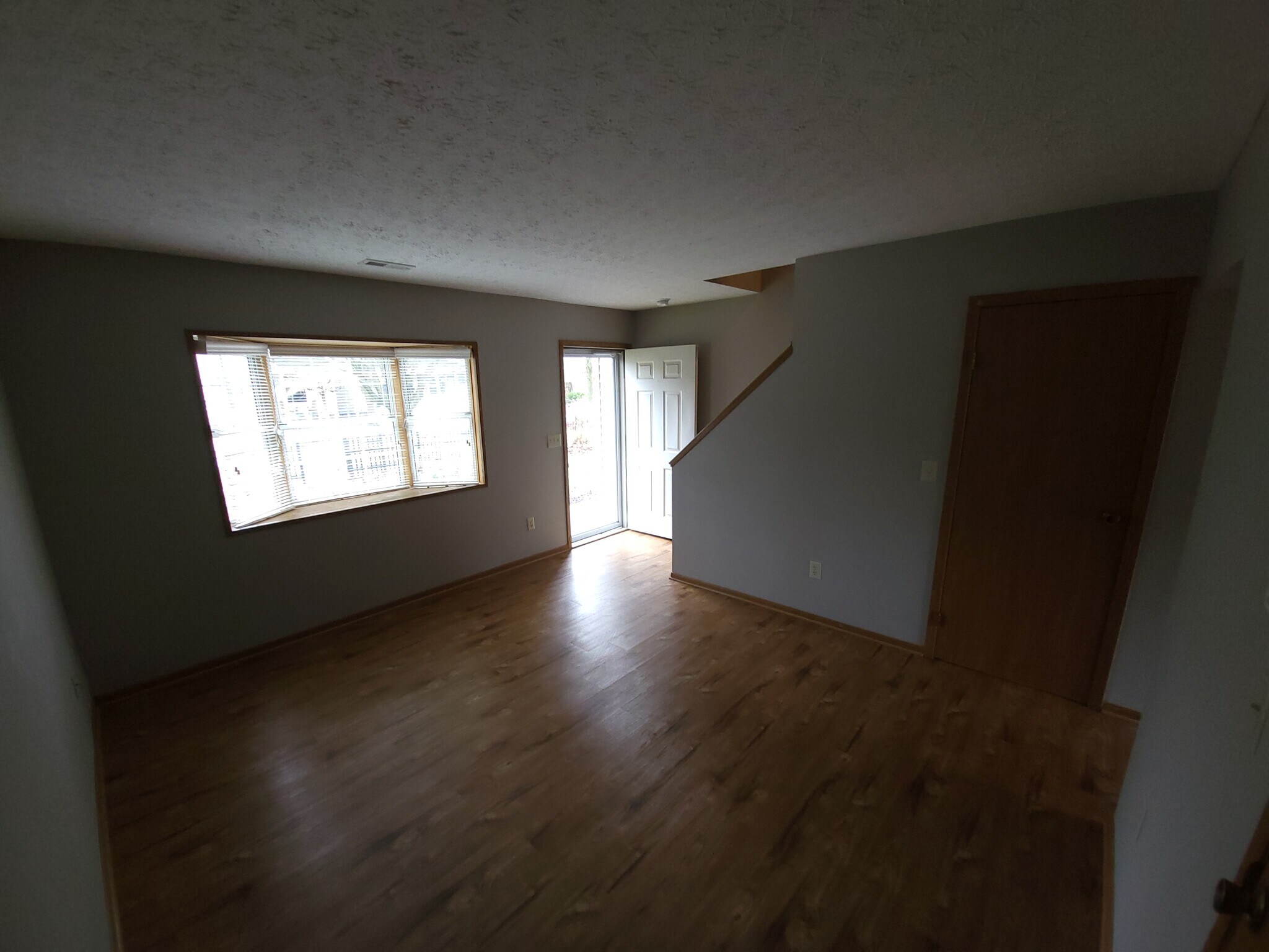 view of entranceway - 364 E Mithoff St