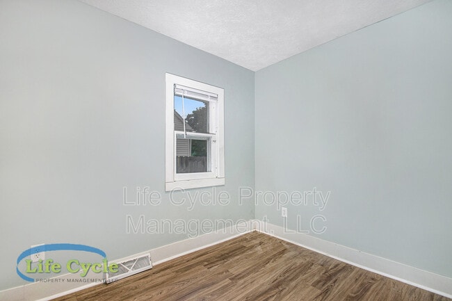 Building Photo - 1310 Beechwood St NE