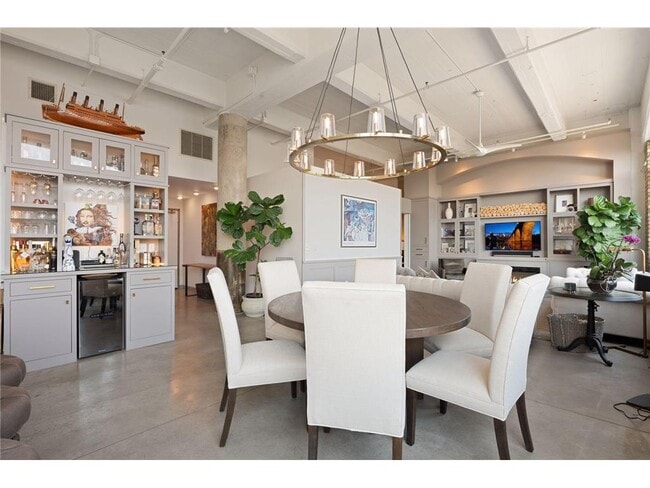 Building Photo - 700 N Washington Ave