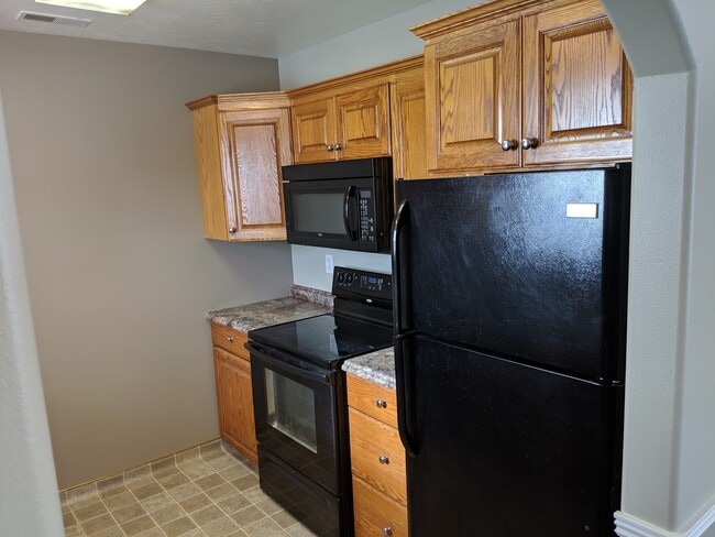 Building Photo - 2 Bed 1 Bath Delmar Condo in Sugar City!
