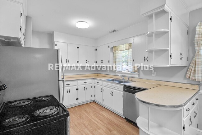 Building Photo - 1508 Noblin Dr