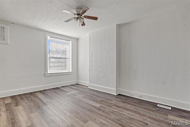 Building Photo - 2703 N Spring Ave