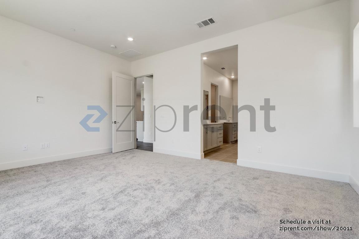 Building Photo - Unit