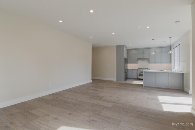 Building Photo - 127 Ashbury St