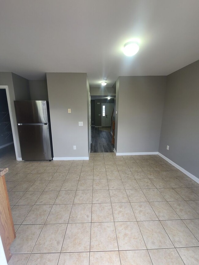 Building Photo - 3 Bedroom 2 1/2 bath Townhome for Rent in Waynesboro