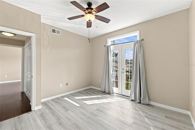 Building Photo - 501 Knights Run Ave