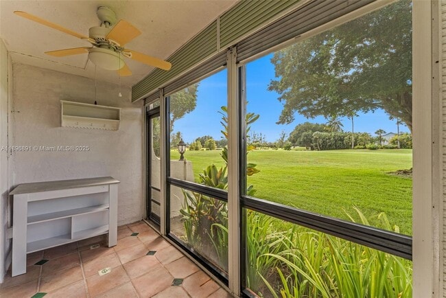 Building Photo - 9811 N Hollybrook Lake Dr