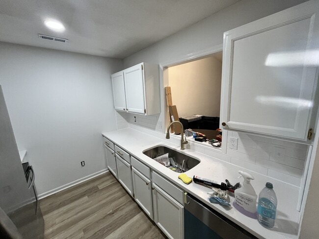 Building Photo - 77 Forest Oaks Dr