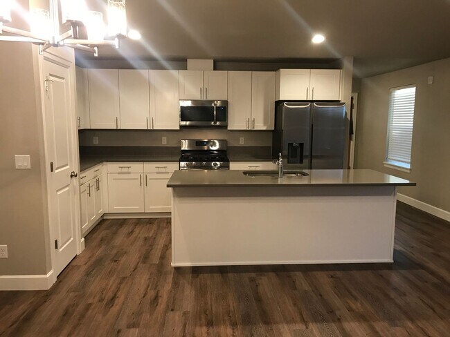 Building Photo - Newer Construction with High End Finishes