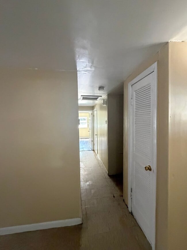 Building Photo - 607 E Gordon St