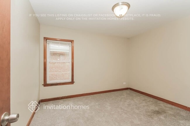 Building Photo - 6200 S Meade Ave