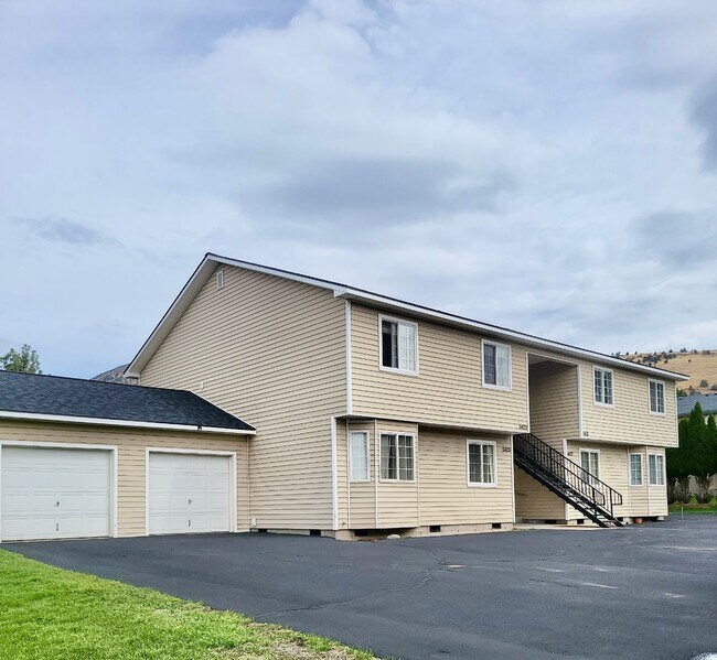Building Photo - Newly Renovated Farmhouse style unit with new mini split for heating and cooling and garage