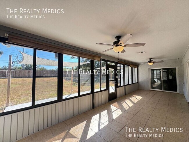 Building Photo - 2601 Bridle Dr