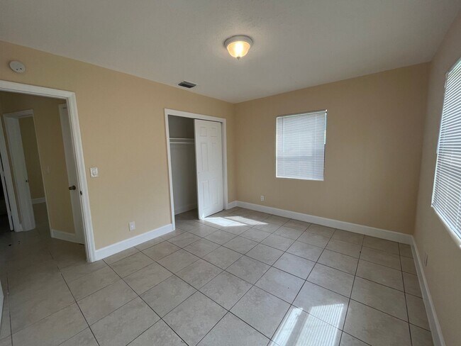 Building Photo - 3 bedroom 2 bath Mangonia Park home for RENT