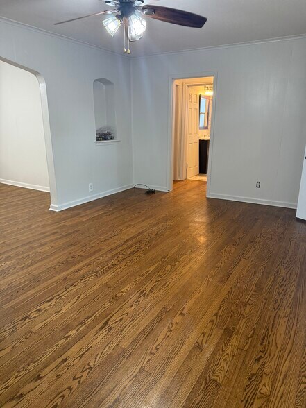 Building Photo - 2725 W Park Pl