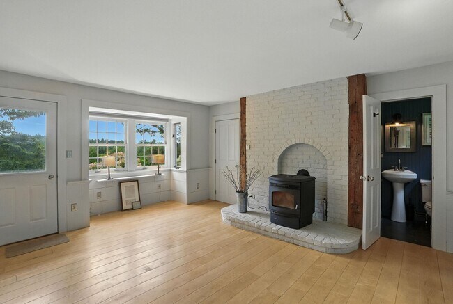 Building Photo - 199 Upland Farm Rd