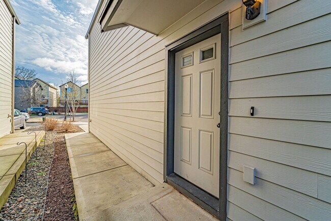 Building Photo - 4316 NE 34th Cir