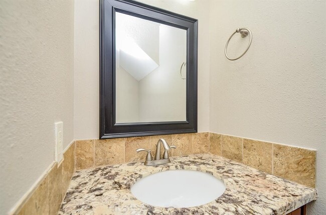 Building Photo - 718 Pine Lodge Dr