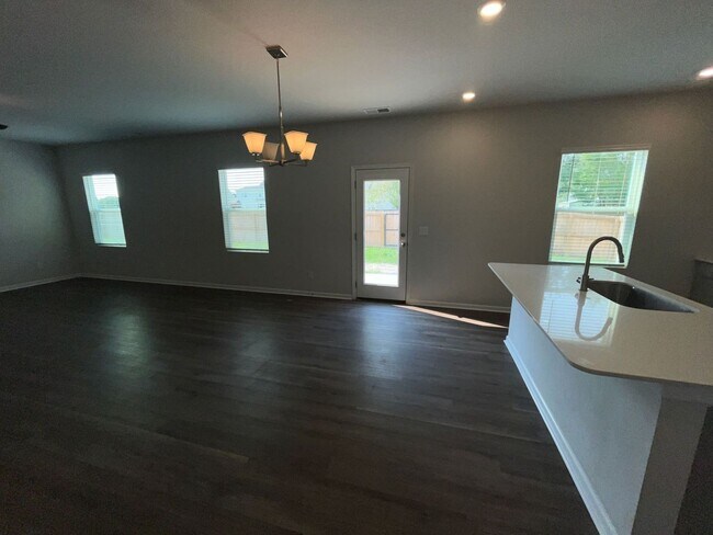 Building Photo - 503 Sandy Holw Dr