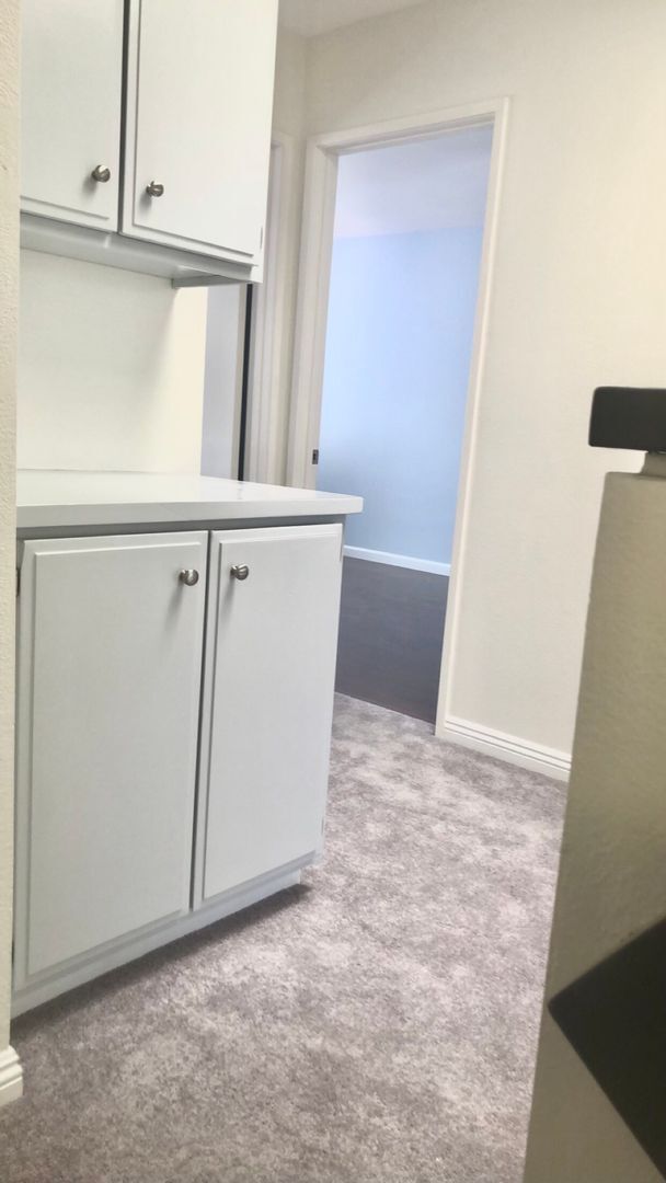 Building Photo - Charming 3 Bedroom, 2.5 Bath end unit Town...