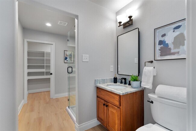 Building Photo - 208 Neal Dr