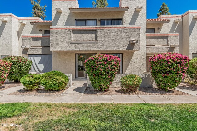 Building Photo - 985 N Granite Reef Rd