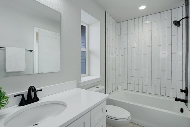 Building Photo - 11518 W 16th Ave