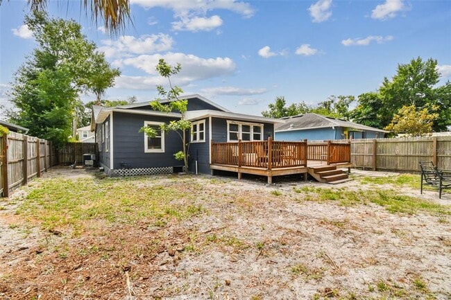 Building Photo - 308 N Gomez Ave